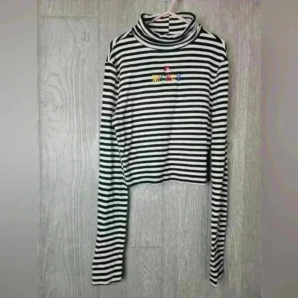 Mickey Mouse crop top by forever 21. Size kids XL